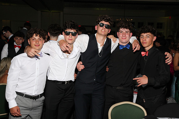 FTH_jr_prom_dancing+tables_149
