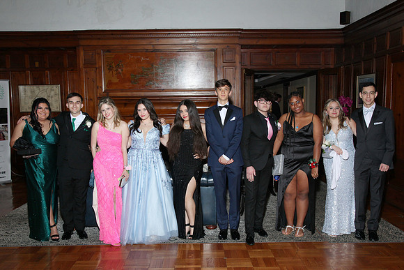 FTH_jr_prom_arriving_035