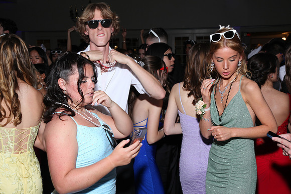 FTH_jr_prom_dancing+tables_157