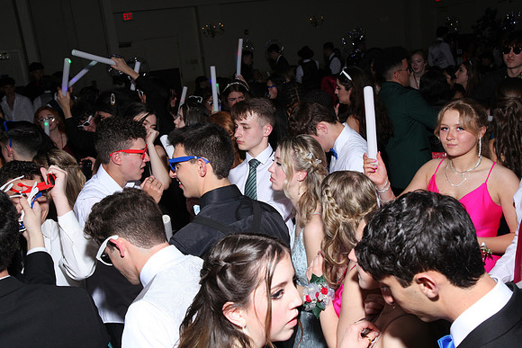 FTH_jr_prom_dancing+tables_194