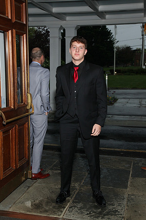 FTH_jr_prom_arriving_030