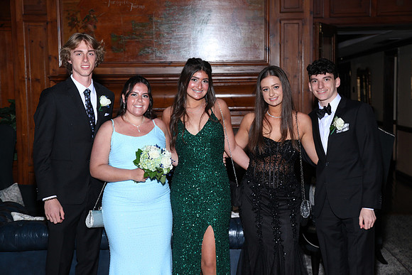 FTH_jr_prom_arriving_038