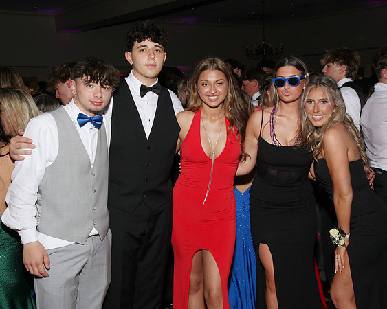 FTH_jr_prom_dancing+tables_154