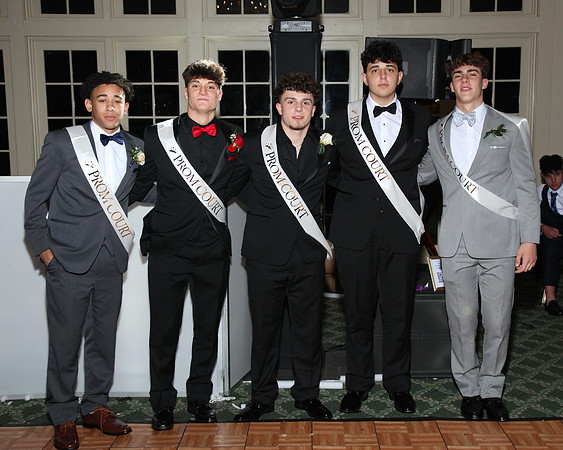 FTH_jr_prom_prince + princess_315