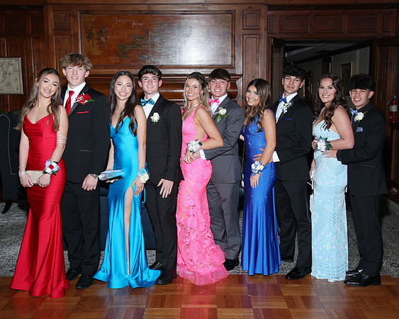 FTH_jr_prom_arriving_043