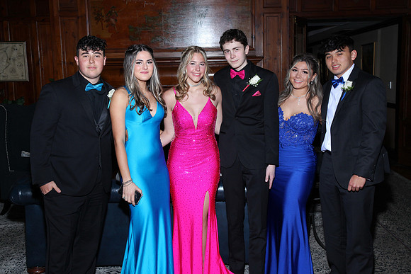 FTH_jr_prom_arriving_041