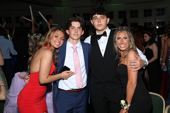 FTH_jr_prom_dancing+tables_187