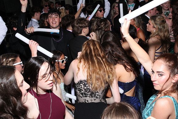 FTH_jr_prom_dancing+tables_192