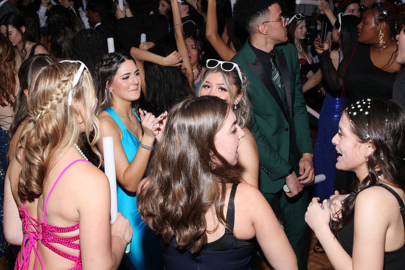 FTH_jr_prom_dancing+tables_189