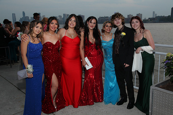 TOT_prom_282