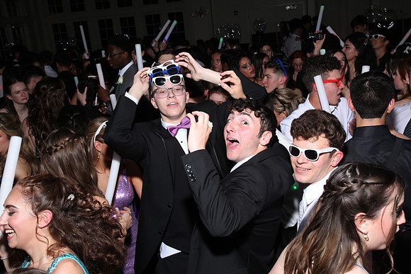 FTH_jr_prom_dancing+tables_193