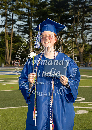 SPF_holding_diplomas_037