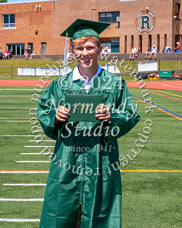 RDG_holding_diplomas_526