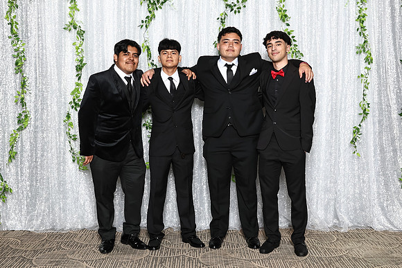 SVL_jr-sr-prom_48