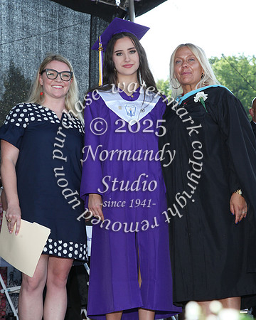 TOT_grad_candids_027