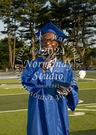 SPF_holding_diplomas_025