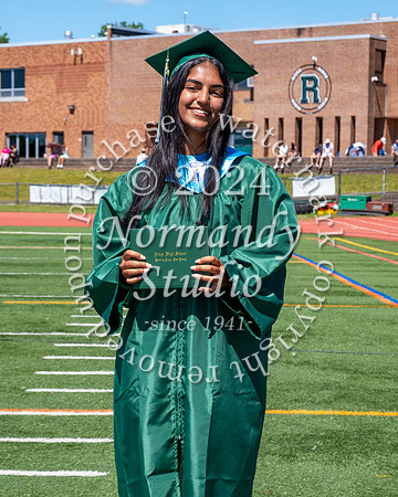 RDG_holding_diplomas_524