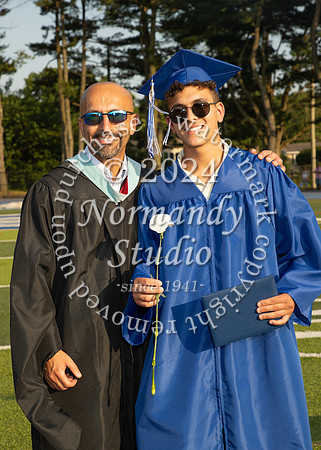 SPF_holding_diplomas_004