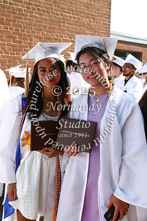 WTG_grad-candids_05