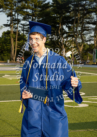 SPF_holding_diplomas_012