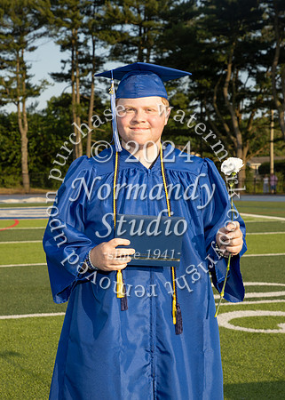 SPF_holding_diplomas_038