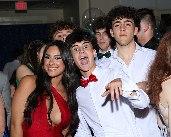FTH_prom_court_402