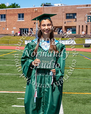 RDG_holding_diplomas_517