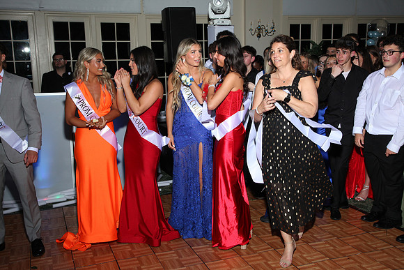FTH_prom_court_421