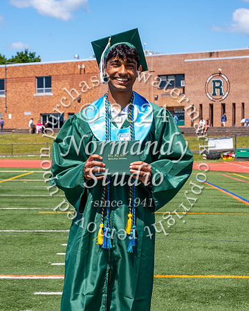RDG_holding_diplomas_479