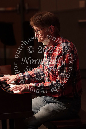 MON_play_53