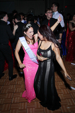 FTH_prom_court_442