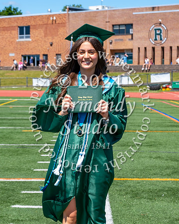 RDG_holding_diplomas_475