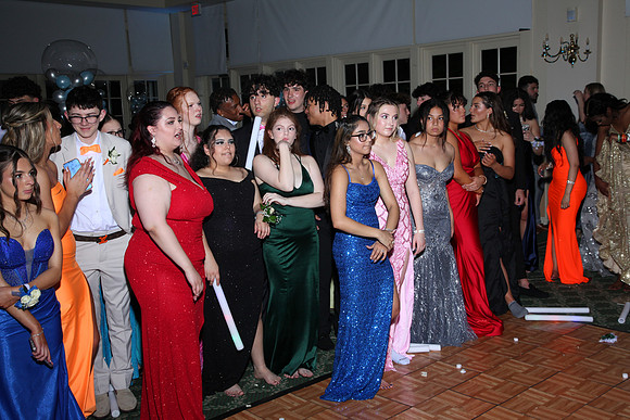 FTH_prom_court_410