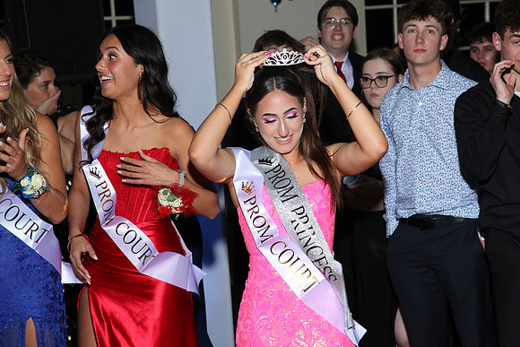 FTH_prom_court_431
