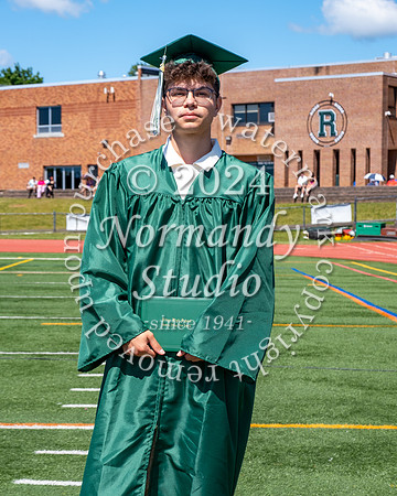 RDG_holding_diplomas_484