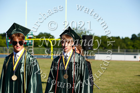 CNH_025_grad_candids