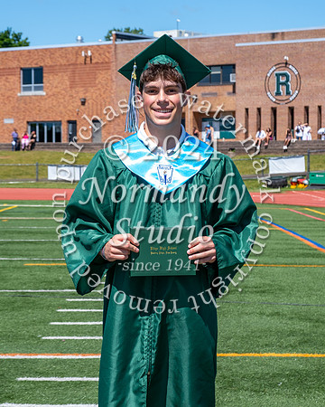 RDG_holding_diplomas_451