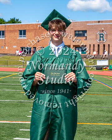 RDG_holding_diplomas_500