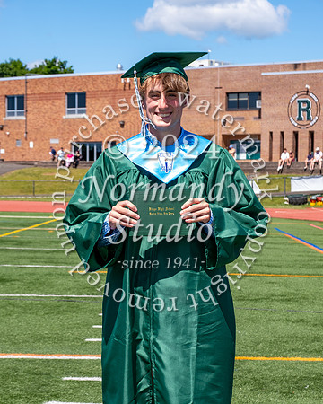RDG_holding_diplomas_511