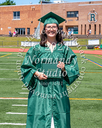 RDG_holding_diplomas_463