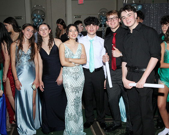 FTH_prom_court_396