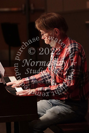 MON_play_52