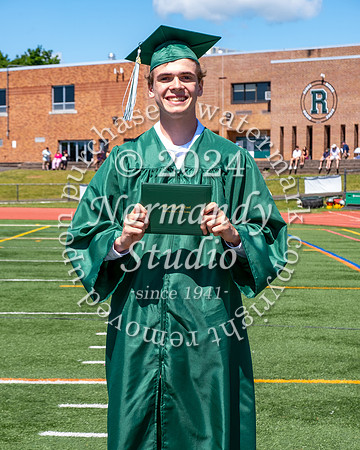 RDG_holding_diplomas_507