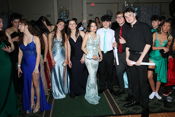 FTH_prom_court_395