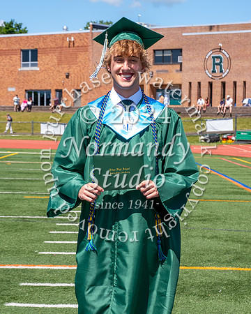 RDG_holding_diplomas_514