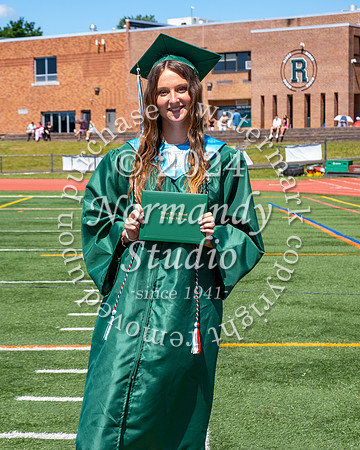 RDG_holding_diplomas_482