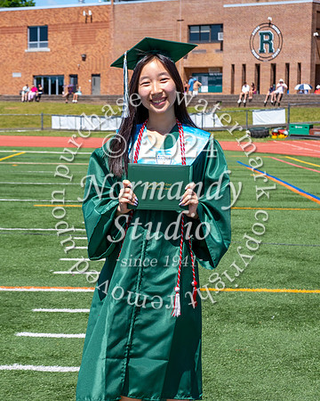 RDG_holding_diplomas_495