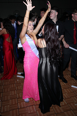 FTH_prom_court_444