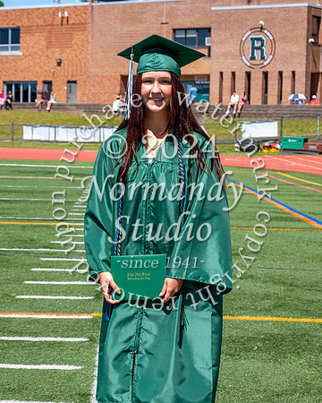 RDG_holding_diplomas_485