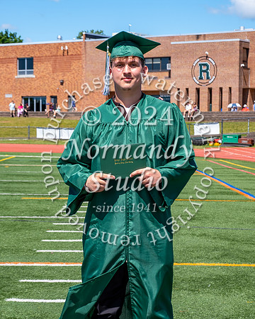 RDG_holding_diplomas_476